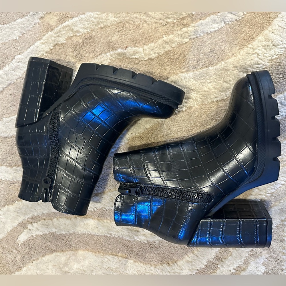 Black platform boots size 6